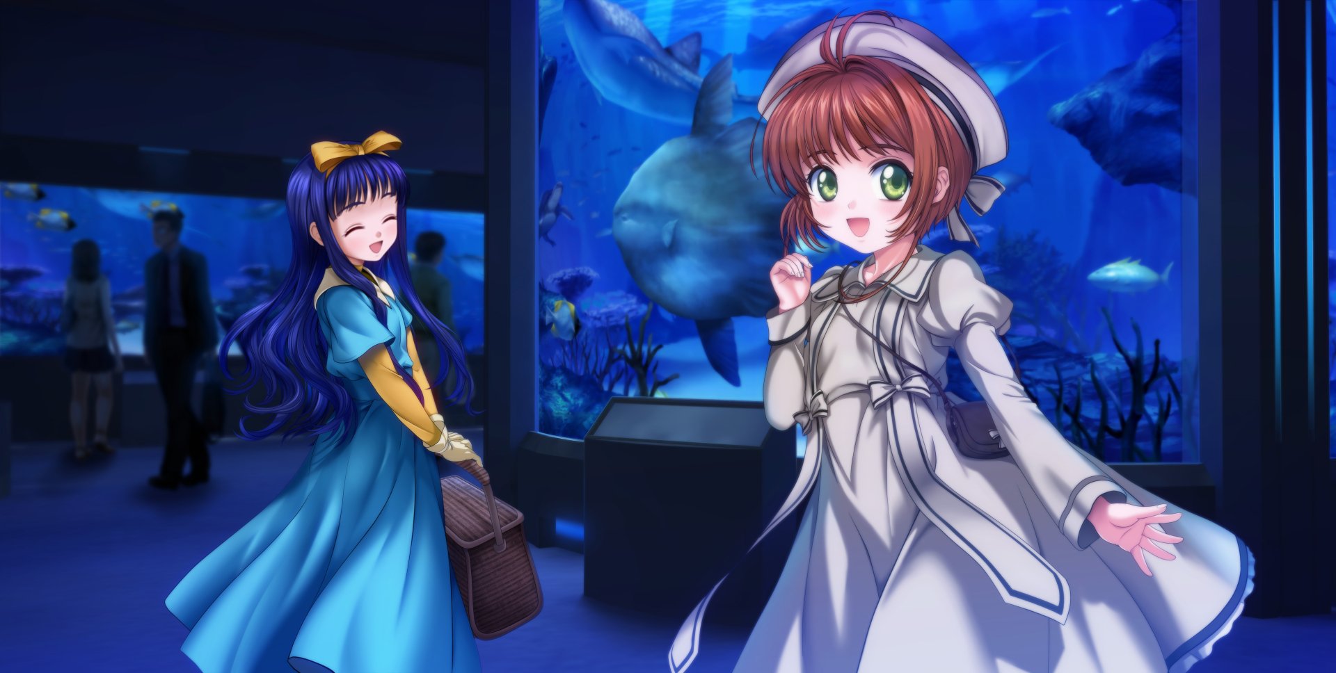 Tomoyo Daidouji and Sakura Kinomoto from Cardcaptor Sakura pose joyfully in front of an aquarium in this vibrant 4K Ultra HD anime desktop wallpaper.