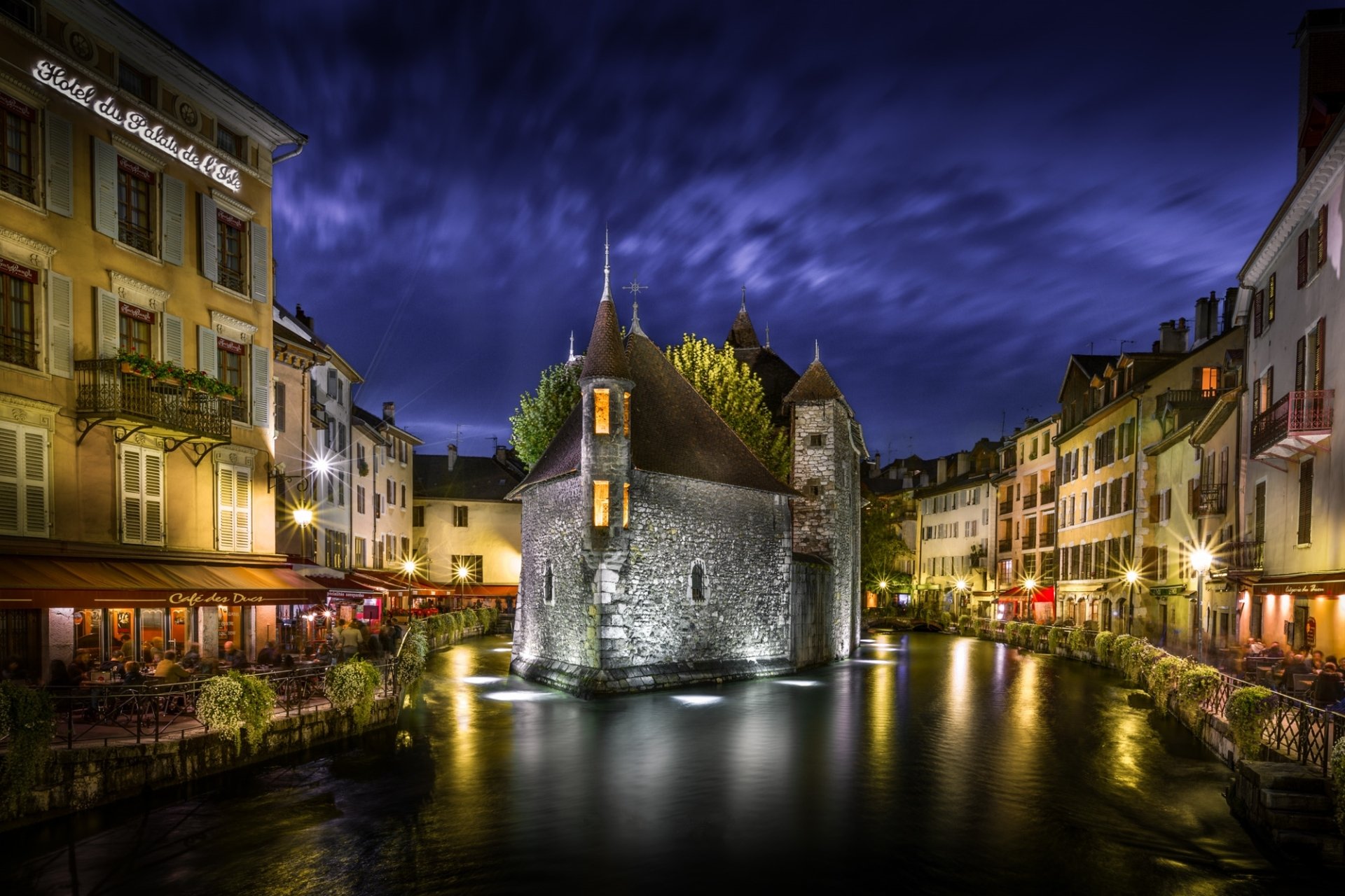 Night view of Palais de l'Isle, a historic house and hotel on a canal in Annecy, France, captured in HD for a PC desktop wallpaper background.