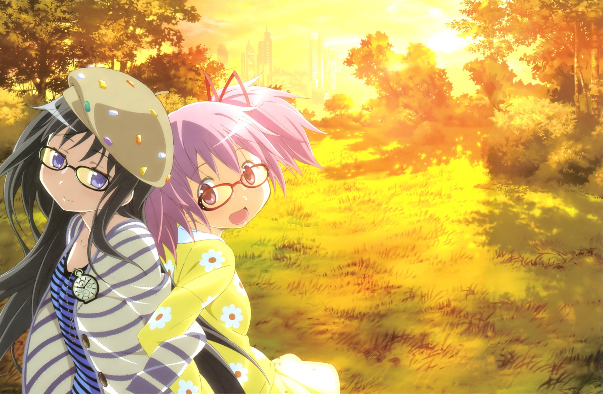2K Quad HD PC desktop wallpaper: two Puella Magi Madoka Magica characters—pink-haired girl and black-haired girl in casual clothes and glasses—smiling in a sunlit golden park.