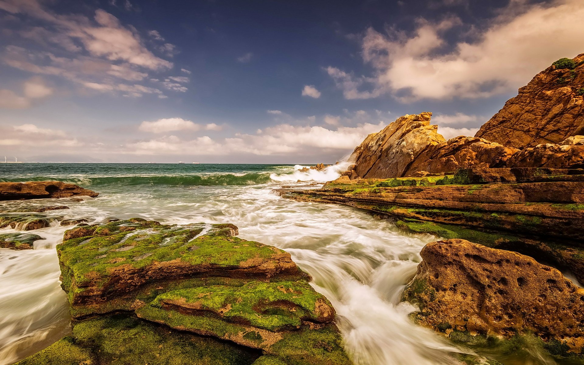 ocean-waves-and-rocky-coastline-at-horizon-stunning-hd-nature