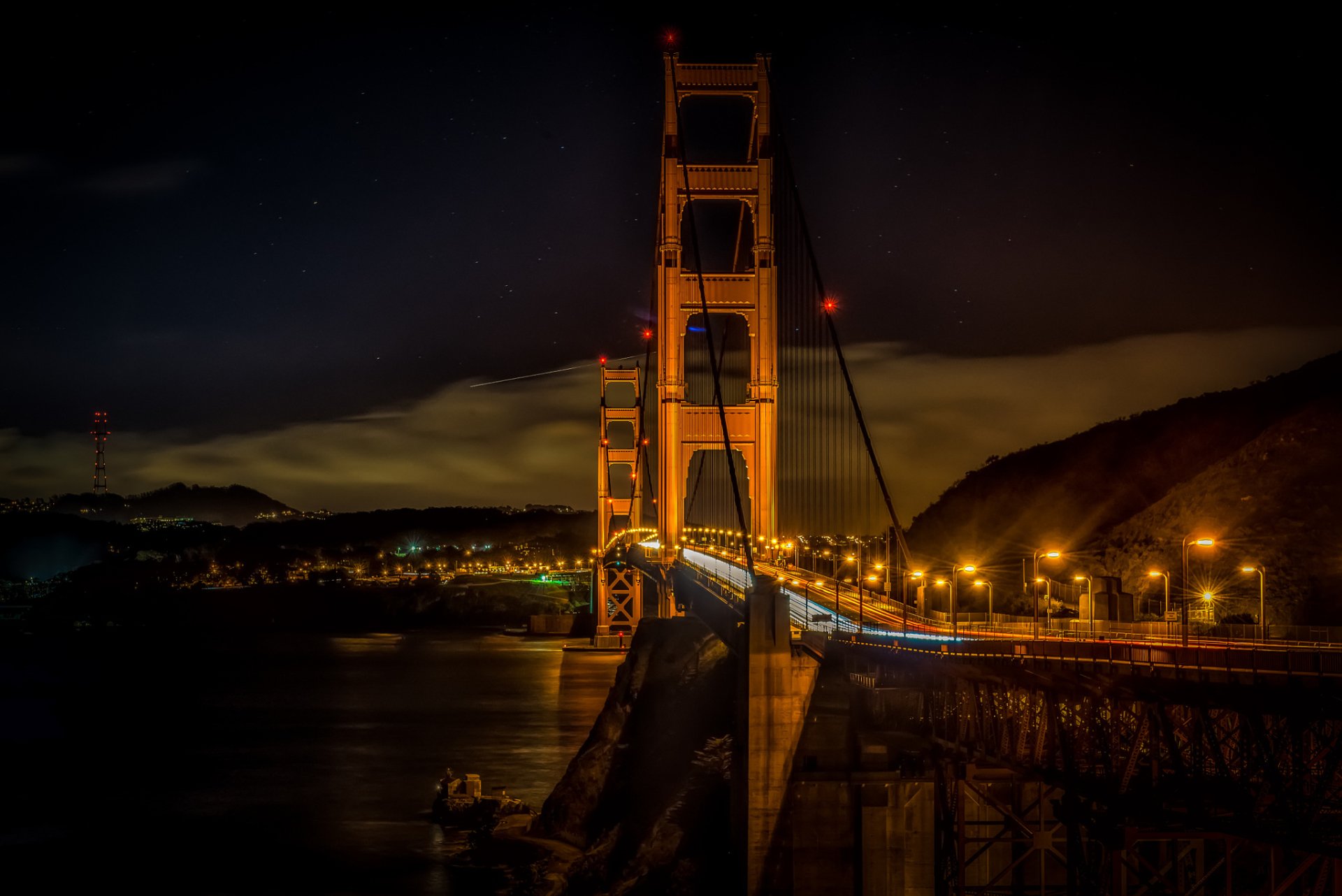 HD night view of the Golden Gate Bridge in the USA, showcasing its iconic man-made structure illuminated against a dark sky, captured as a desktop wallpaper.