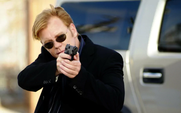 David Caruso in character holding a gun, from the TV show CSI: Miami, featured as a HD PC desktop wallpaper and background.