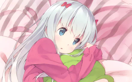 Anime character Sagiri Izumi from EroManga-Sensei cuddles a green pillow on a striped pink bed. The image is a HD desktop wallpaper and background.