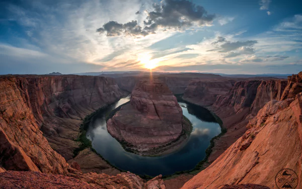 Sunrise over Horseshoe Bend canyon with a winding river below, captured in stunning 4K Ultra HD for a vivid nature landscape desktop wallpaper.