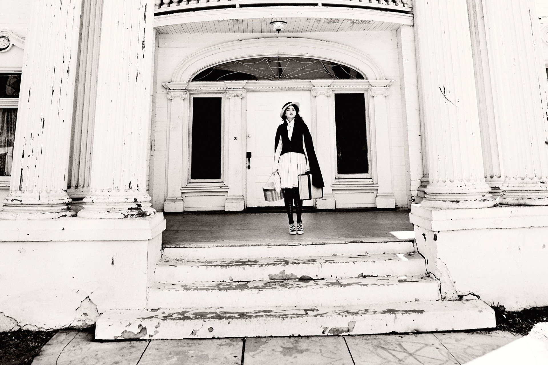 Download Black & White Israeli Model Actress Celebrity Odeya Rush HD Wallpaper