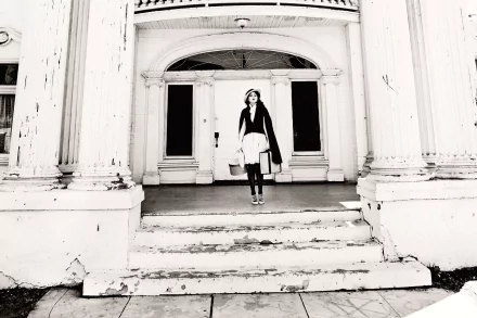 Black & White Israeli model actress Celebrity Odeya Rush HD Desktop Wallpaper | Background Image