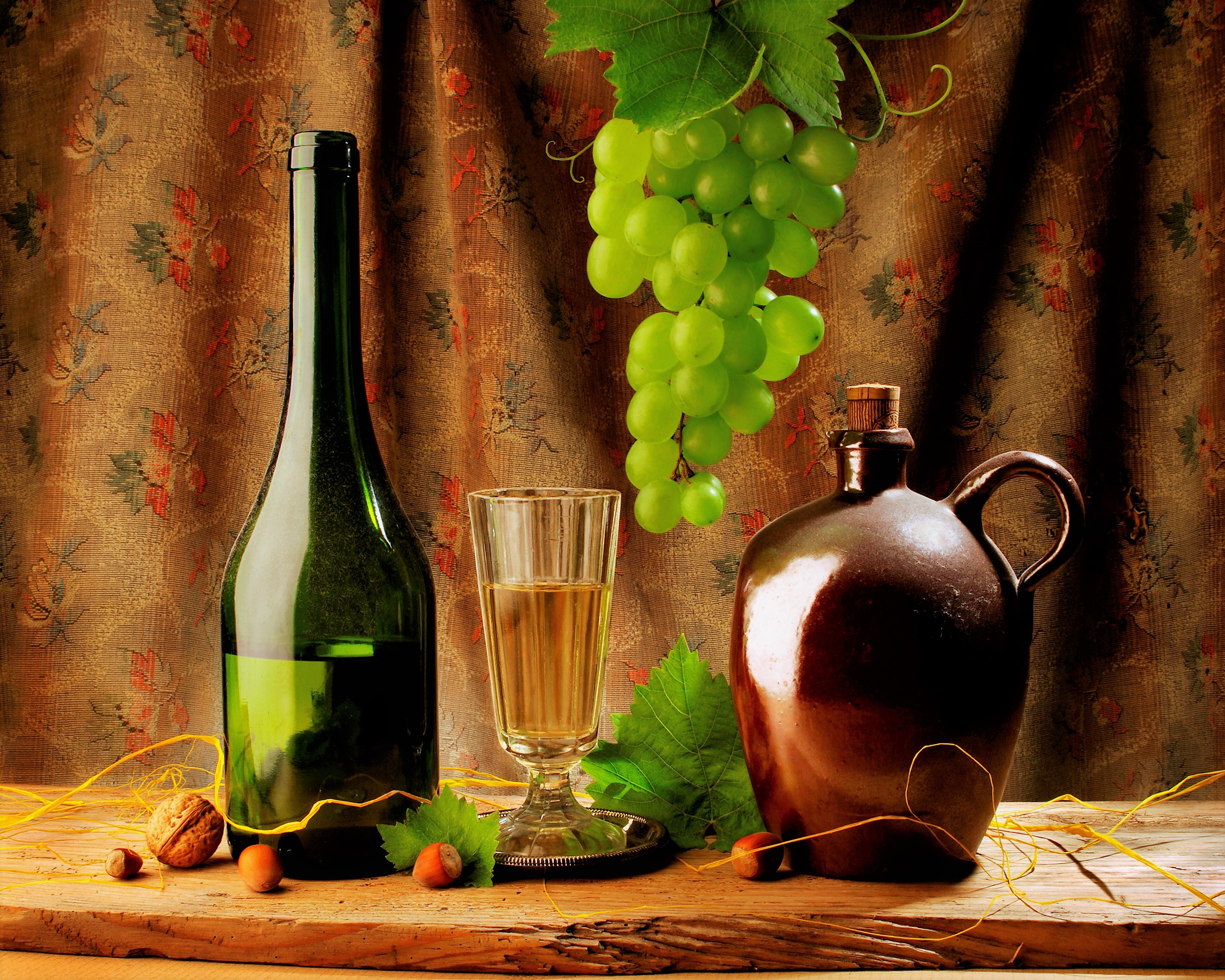 Vin 77. Натюрморт с вином. Натюрморт вино и виноград. Натюрморт с виноградом. Натюрморт с бутылкой.