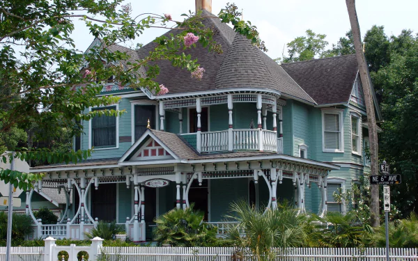  Victorian House