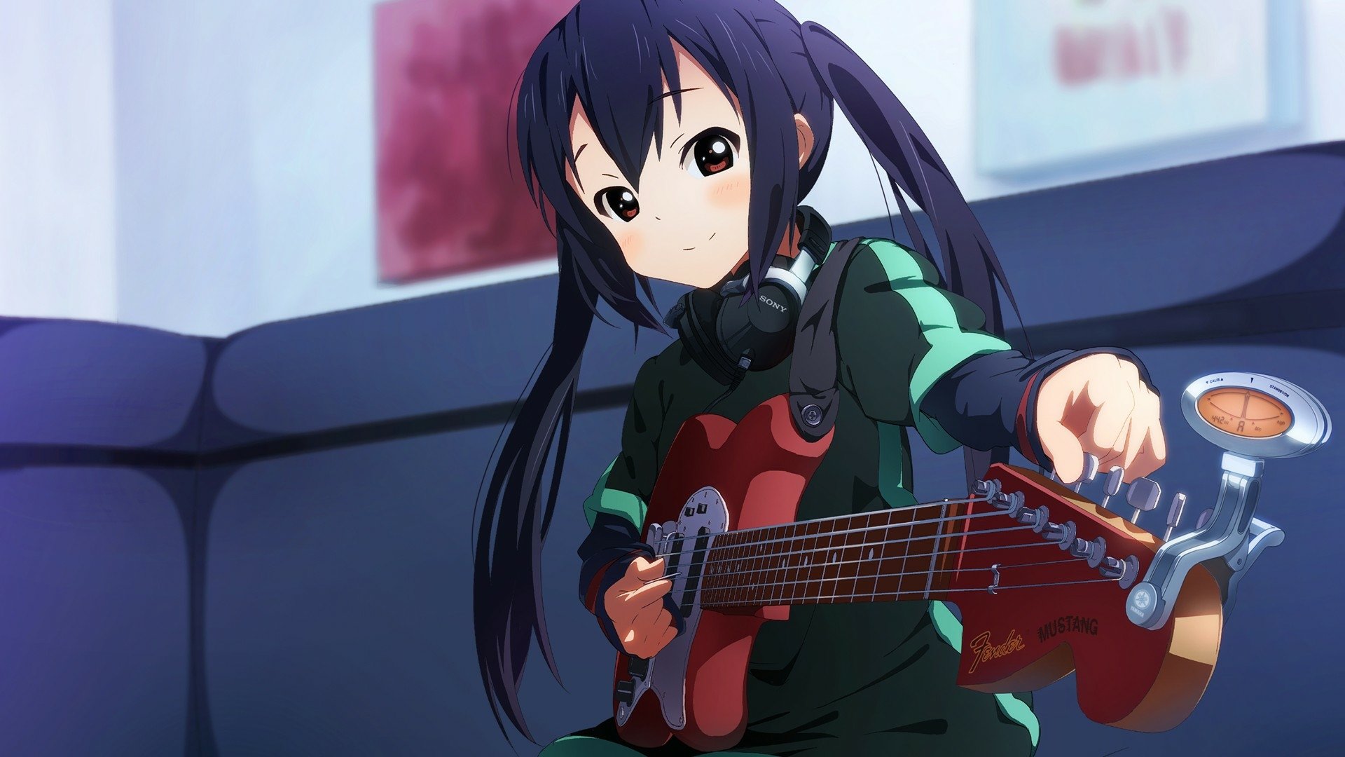HD PC desktop wallpaper featuring Azusa Nakano from the anime K-ON!, playing an electric guitar in a cozy indoor setting.