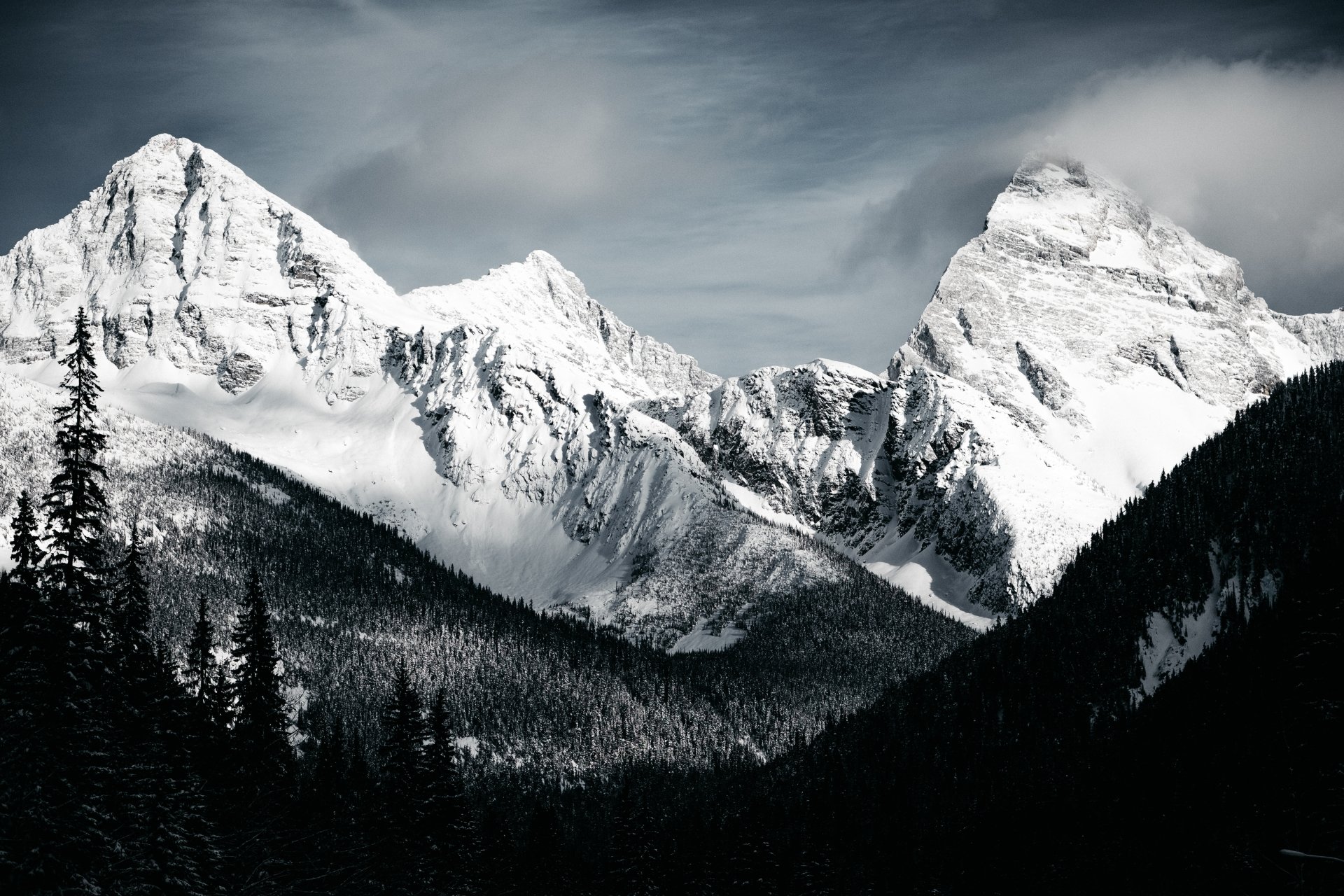 Majestic Snowy Peaks - 4K Ultra HD Wallpaper