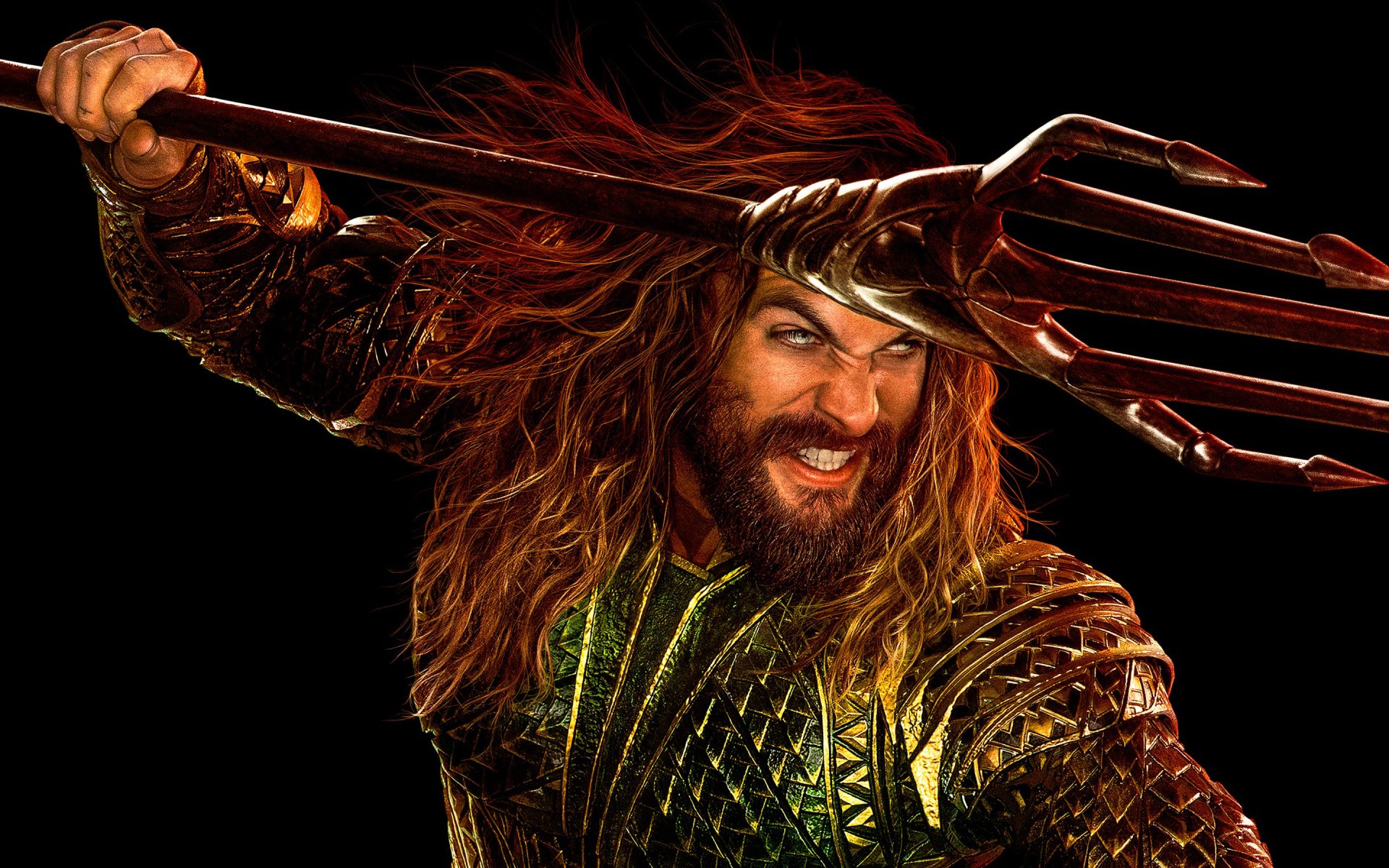 HD PC desktop wallpaper featuring Jason Momoa as Aquaman from the 2017 Justice League movie, holding his iconic trident with a fierce expression.