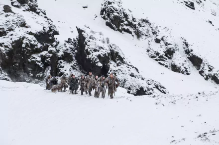 A 4K Ultra HD Game of Thrones wallpaper featuring characters Jon Snow, Tormund Giantsbane, Sandor Clegane, Beric Dondarrion, Jorah Mormont, and Gendry in a snowy landscape.