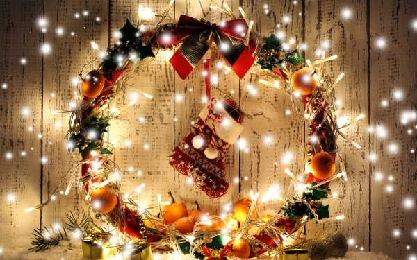 Holiday Christmas Wreath Light Apricot Stocking HD Wallpaper | Background Image