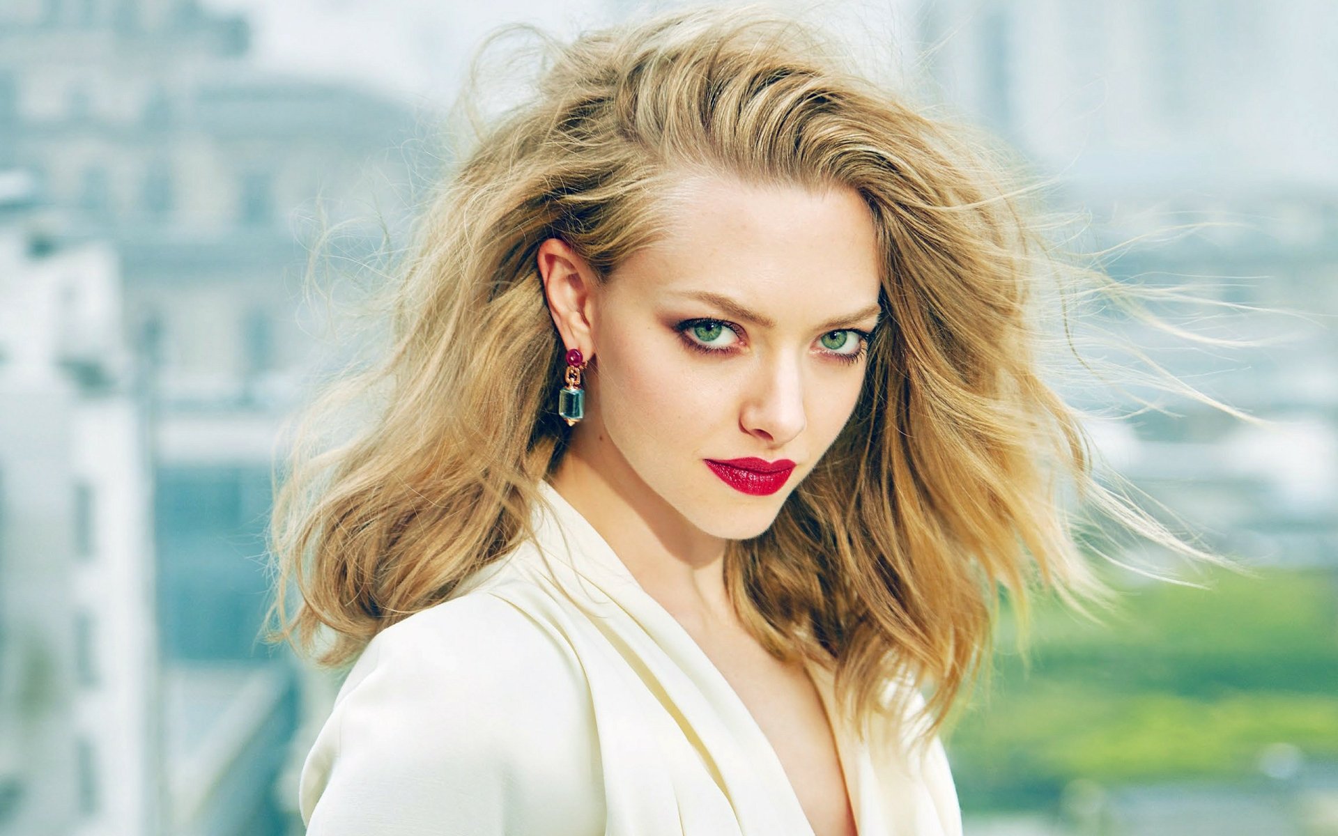 Download Earrings American Lipstick Actress Green Eyes Blonde Celebrity Amanda Seyfried HD Wallpaper