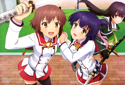 5K Ultra HD anime wallpaper of Mai Yanase, Hiyori Juujuu and Kanami Etou from Toji no Miko — three smiling shrine maidens in white-red uniforms wielding swords, shot from above.