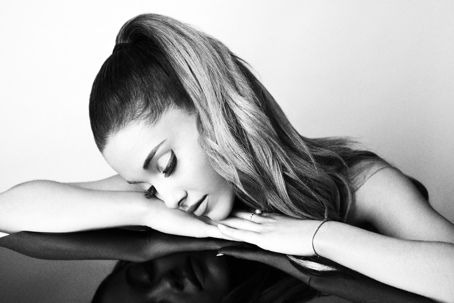 Download Black And White Monochrome Actress Singer Celebrity Ariana Grande 4k Ultra Hd Wallpaper 