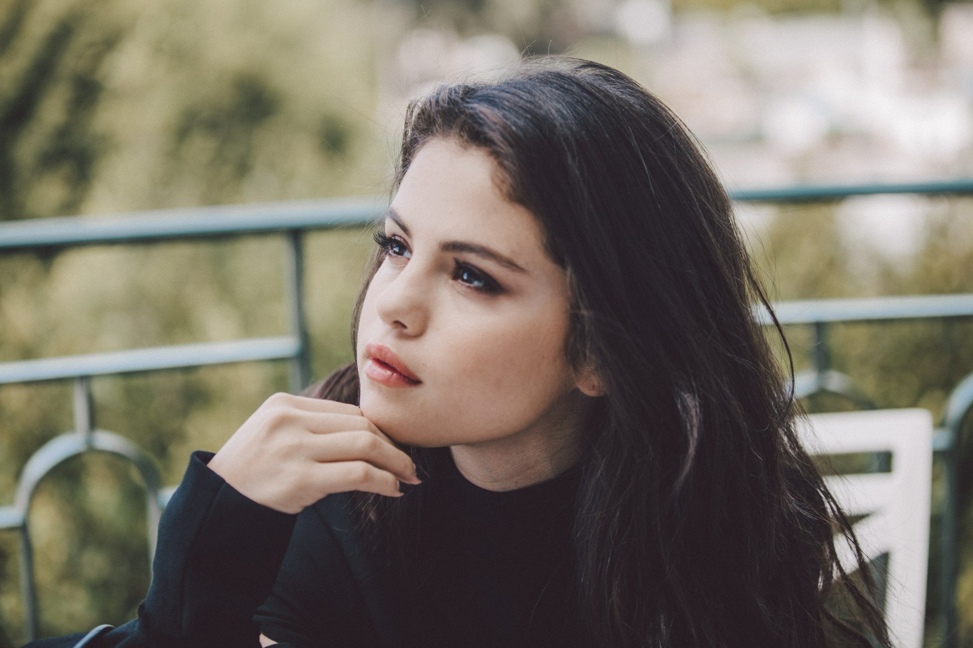 Download Close Up Face Brown Eyes Brunette Singer Actress Music Selena Gomez 4k Ultra Hd Wallpaper 