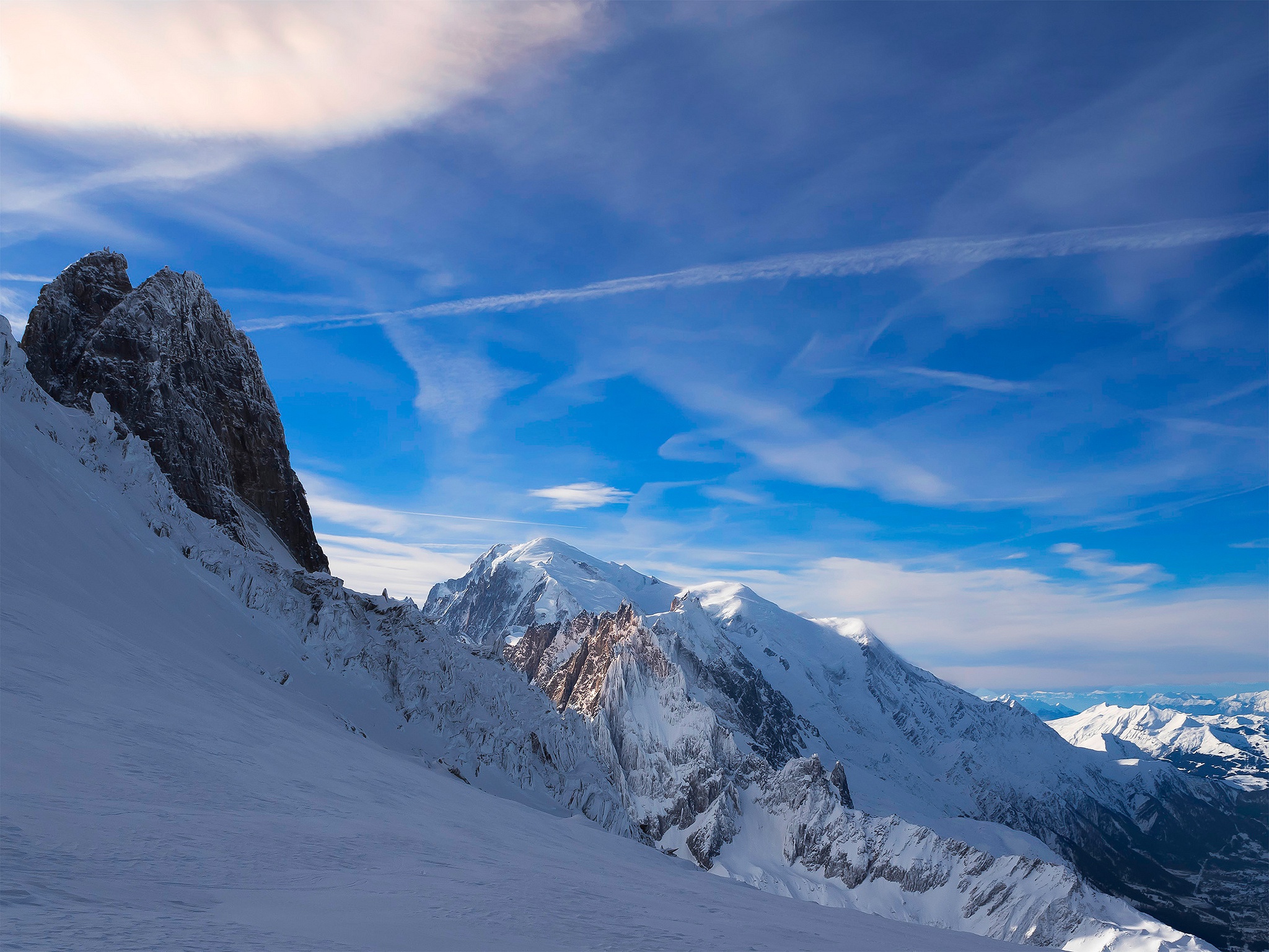 Majestic Snowy Mountain Landscape HD Wallpaper in Winter Sky Splendor