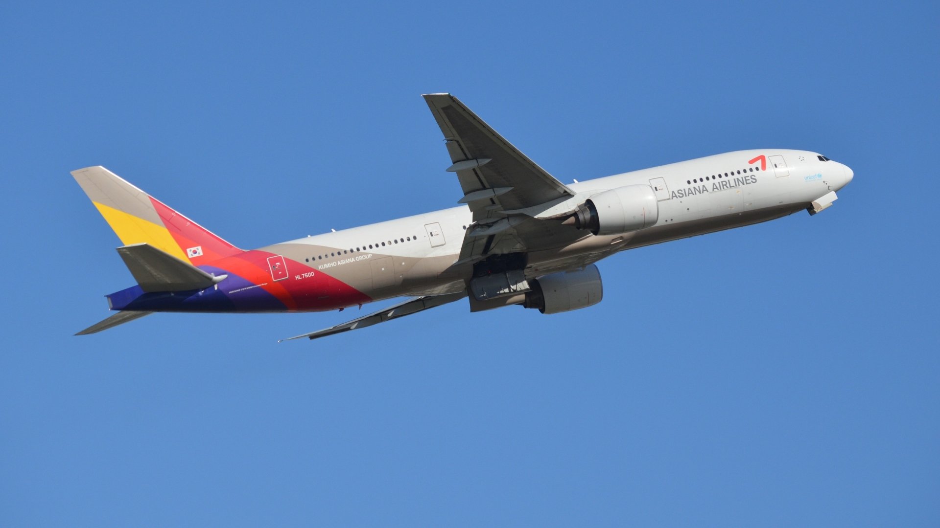 HL7500 Asiana Airlines Boeing 777-28E(ER), Over Sydney Airport by lonewolf6738