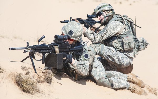 Military Soldier Sand Weapon Machine Gun HD Wallpaper | Background Image