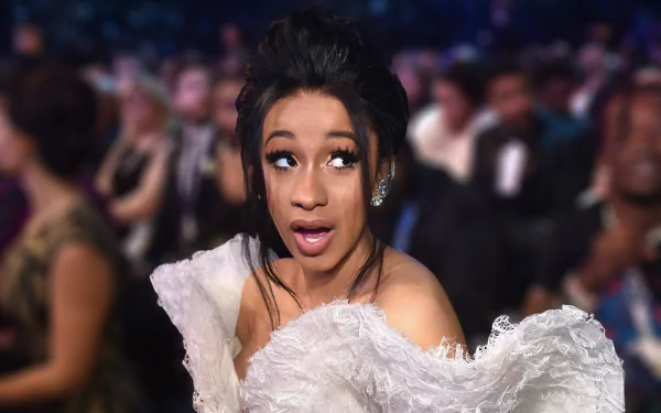 HD wallpaper featuring a surprised woman at an event, suitable as a desktop background.