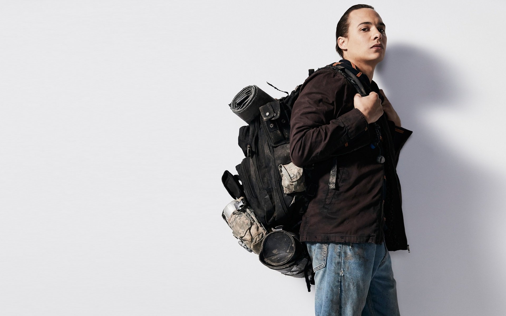 Download Nick Clark Frank Dillane TV Show Fear The Walking Dead HD Wallpaper