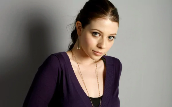 HD desktop wallpaper featuring actress and celebrity Michelle Trachtenberg against a neutral gray background.