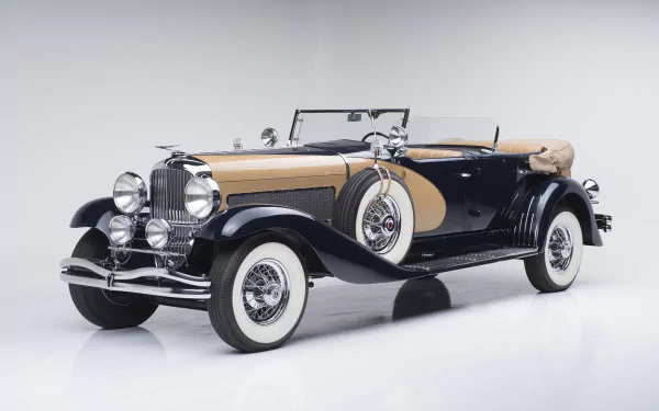 Classic Duesenberg SJ phaeton in black and gold, showcased as a 4K Ultra HD PC desktop wallpaper and background.