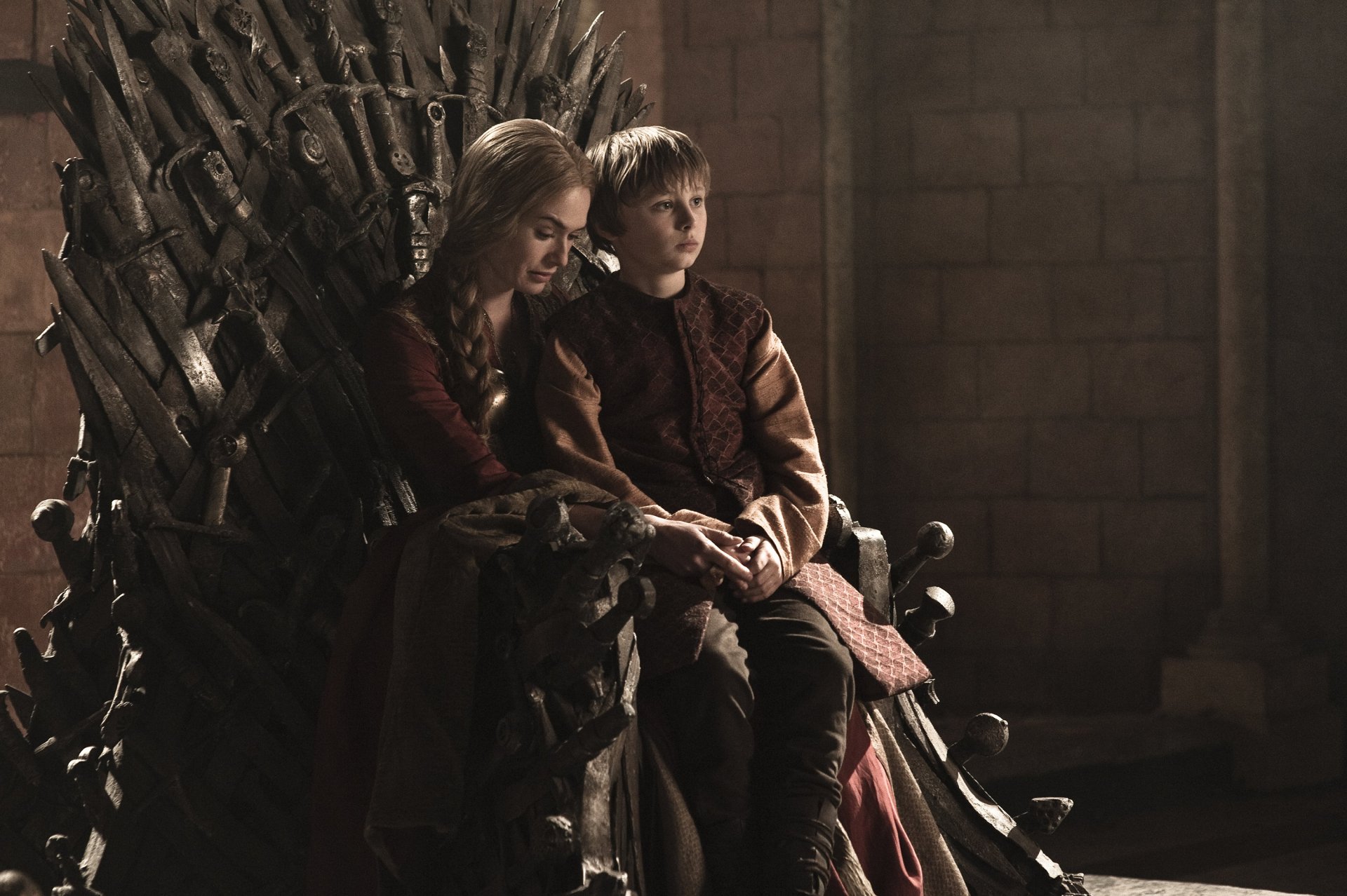 Cersei Lannister and young Tommen Baratheon sit together on the Iron Throne in a dim Great Hall — Game of Thrones TV show 2K Quad HD desktop wallpaper.