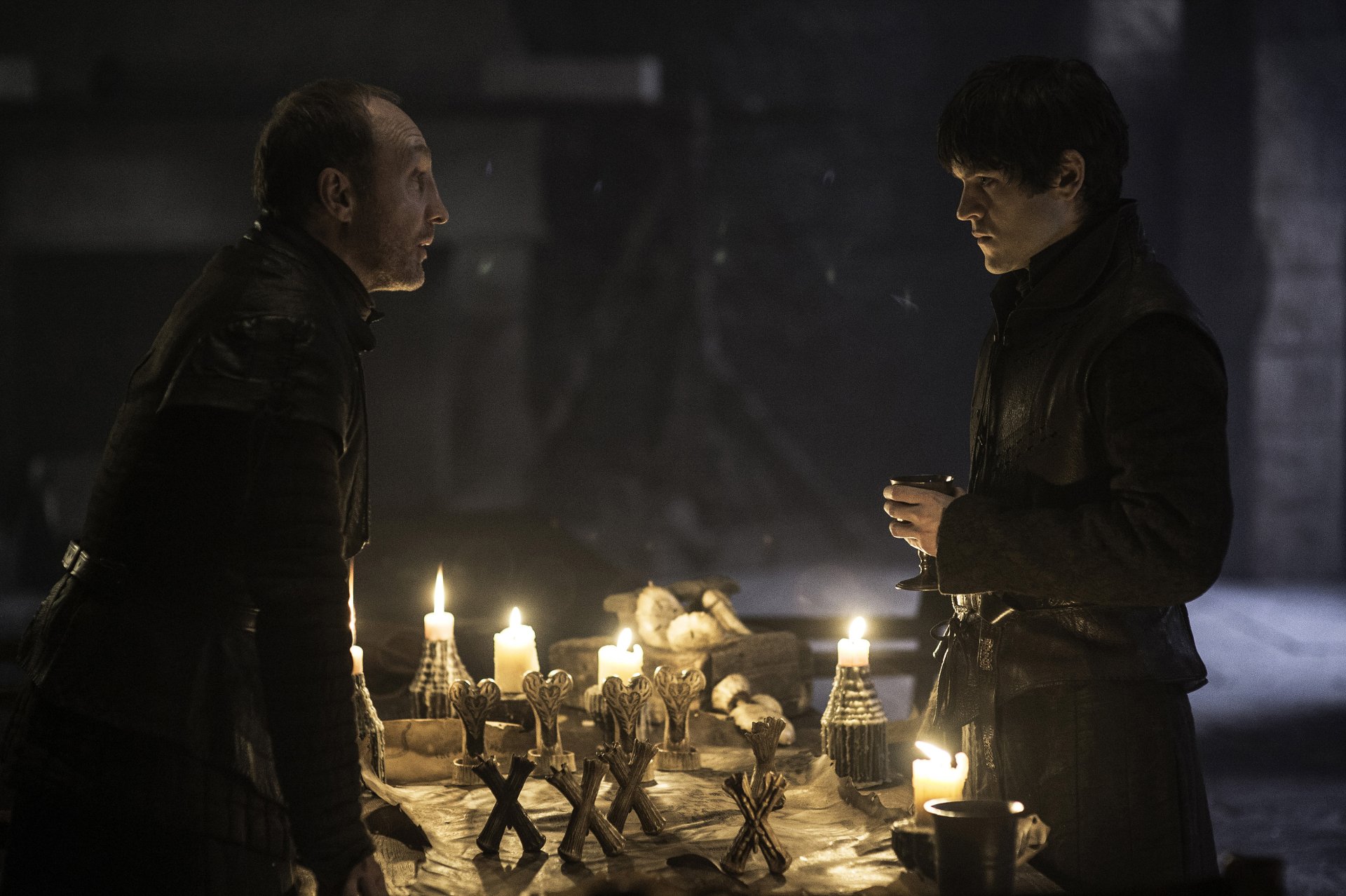 4K Ultra HD Game of Thrones PC desktop wallpaper: Ramsay and Roose Bolton face off across a candlelit table in a dim, tense medieval hall.