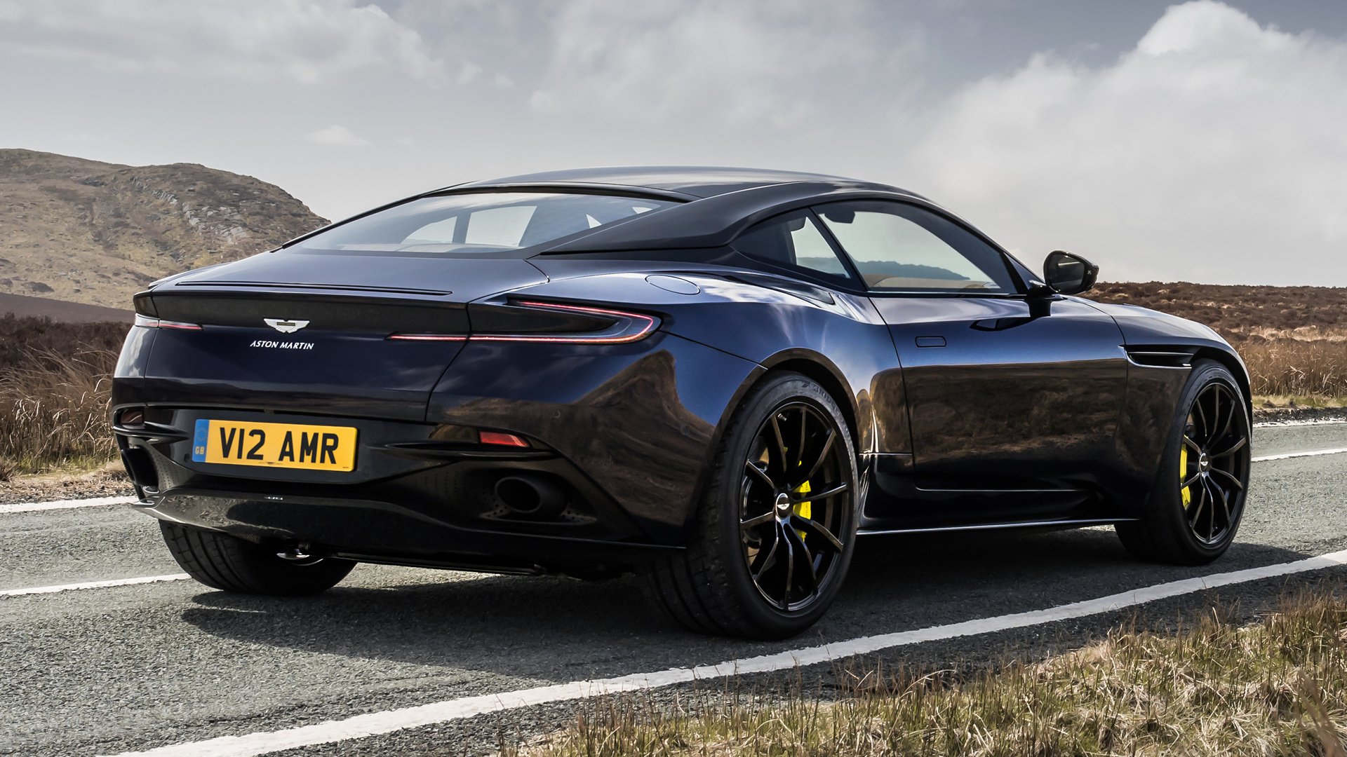 Aston martin db11 amr