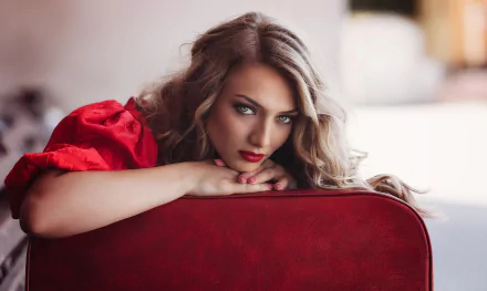 HD desktop wallpaper featuring a blonde woman with blue eyes and bold lipstick, captured with a shallow depth of field for a striking, soft-focused portrait.