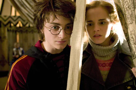 HD desktop wallpaper from the Harry Potter and the Goblet of Fire movie featuring Daniel Radcliffe as Harry Potter and Emma Watson as Hermione Granger.