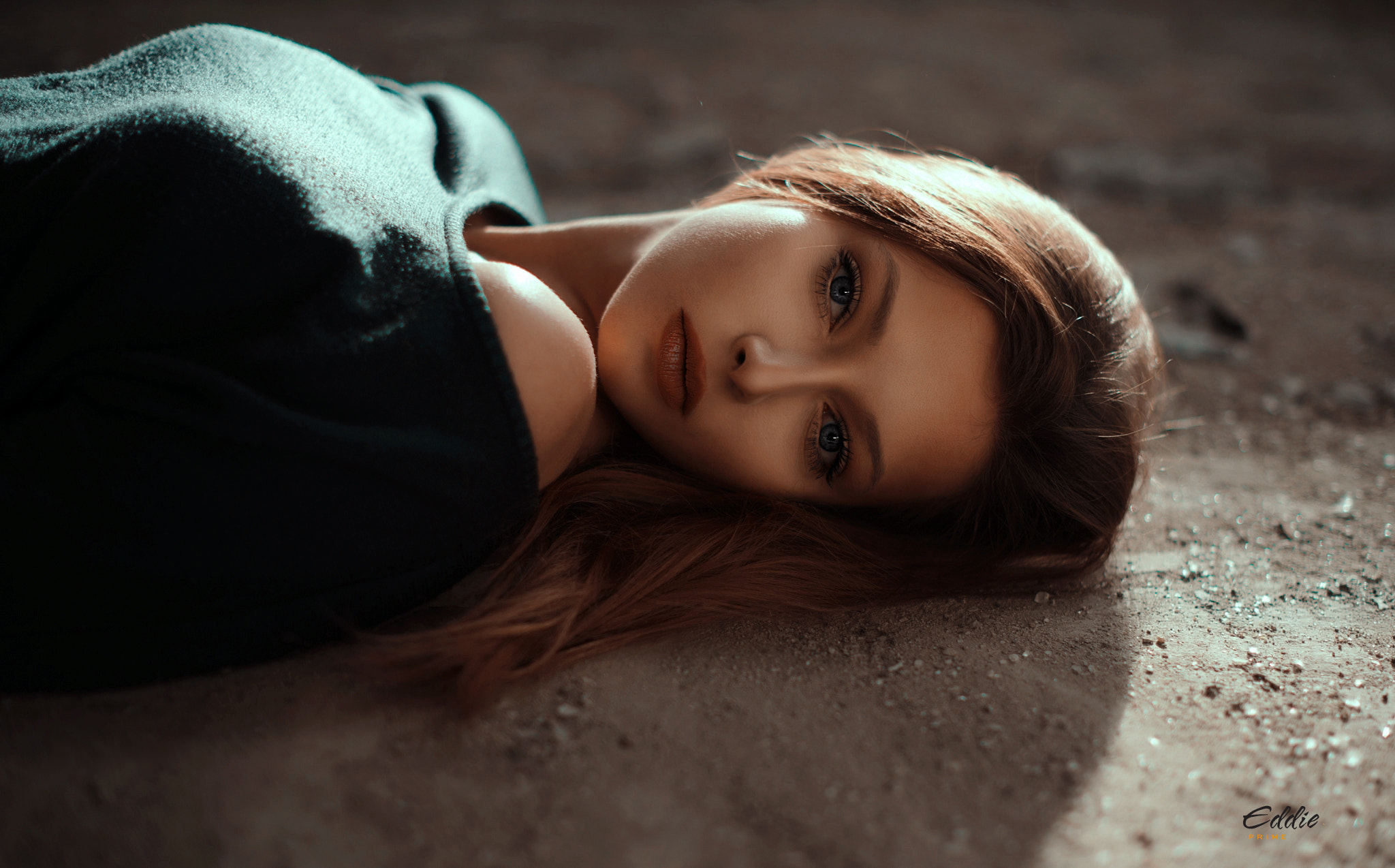 Download Lying Down Blue Eyes Brunette Woman Model Hd Wallpaper