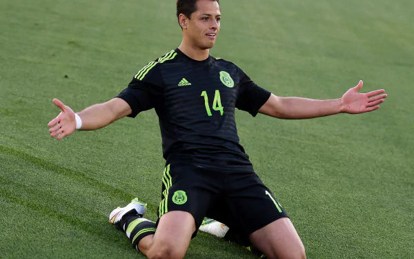 Mexican soccer Javier Hernandez Sports HD Desktop Wallpaper | Background Image