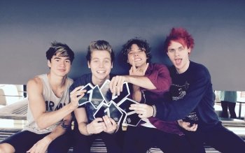 8 5 Seconds Of Summer Hd Wallpapers Background Images