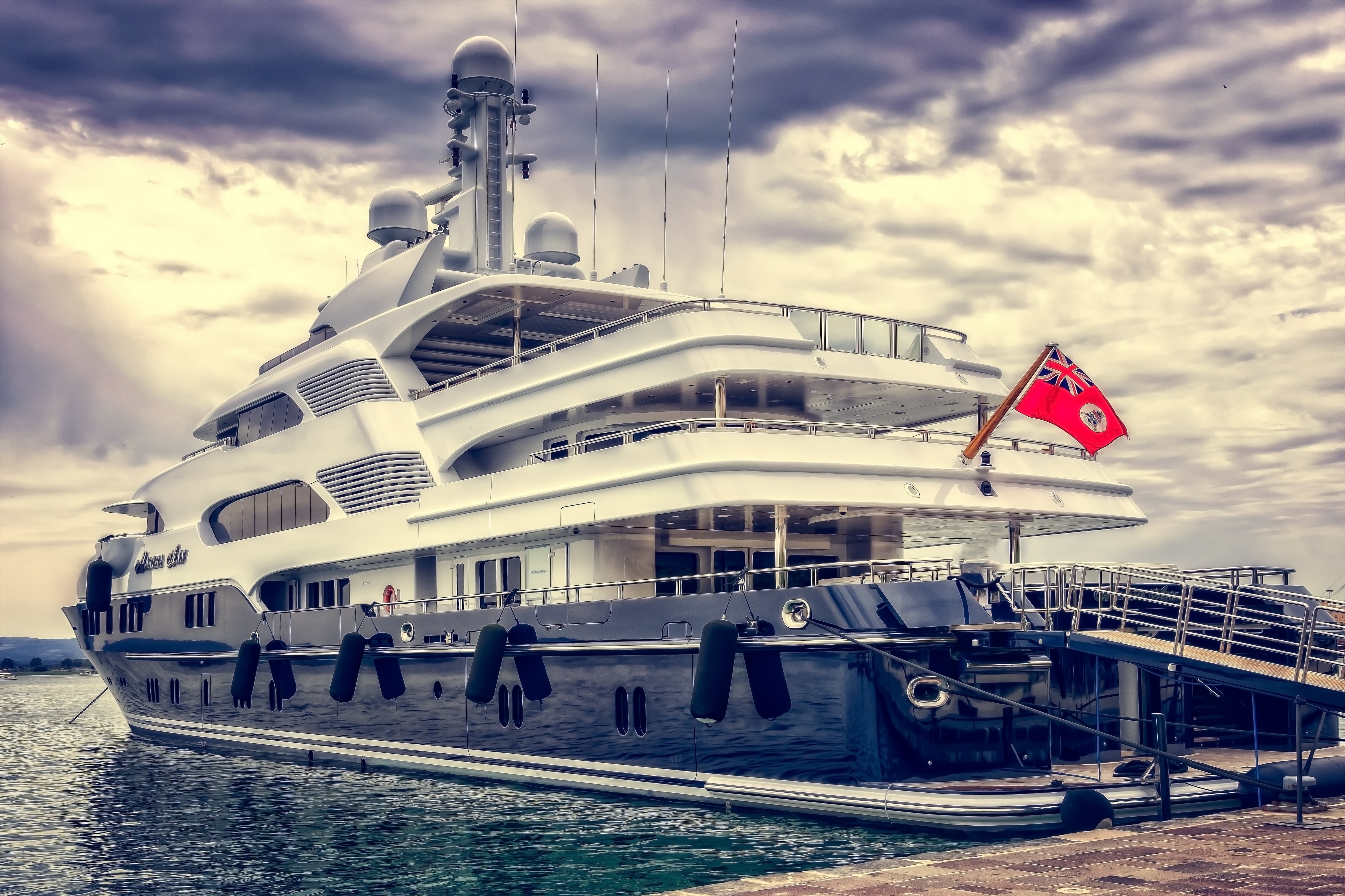 Luxury Yacht by Tama66