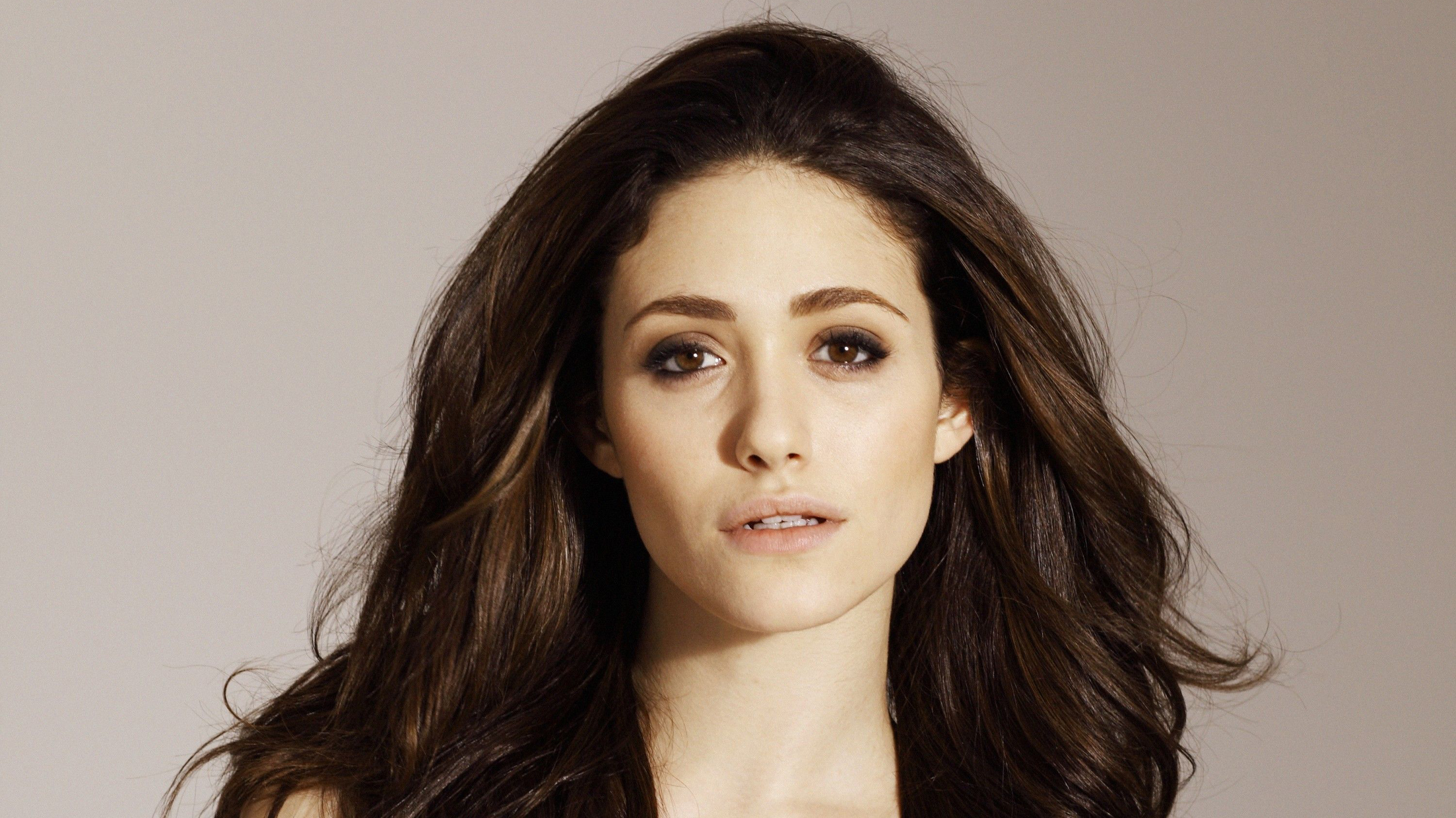 Download Brown Eyes Brunette American Face Actress Celebrity Emmy Rossum Hd Wallpaper 1952