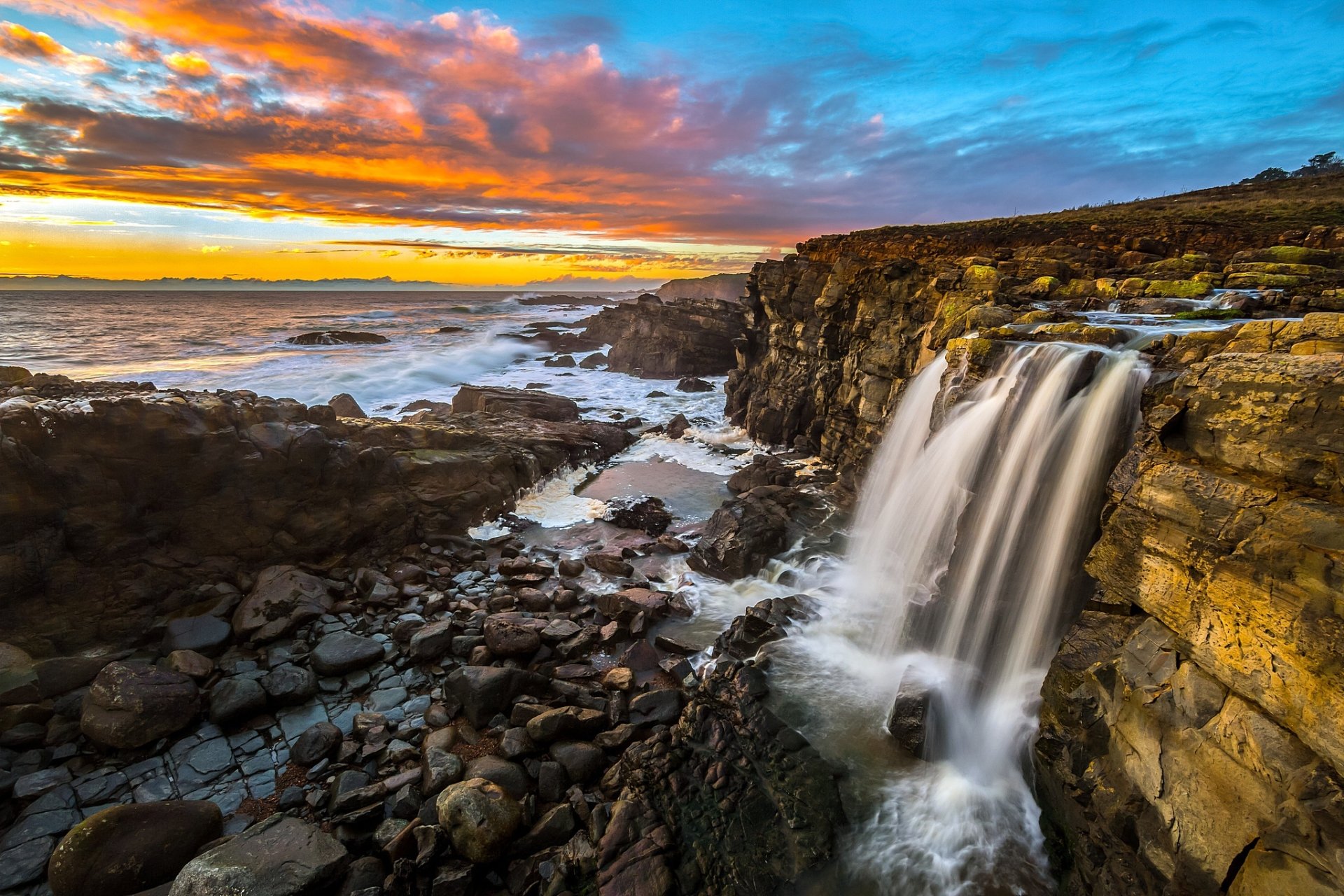Download Cloud Coast Nature Waterfall HD Wallpaper | 2048x1365 ...