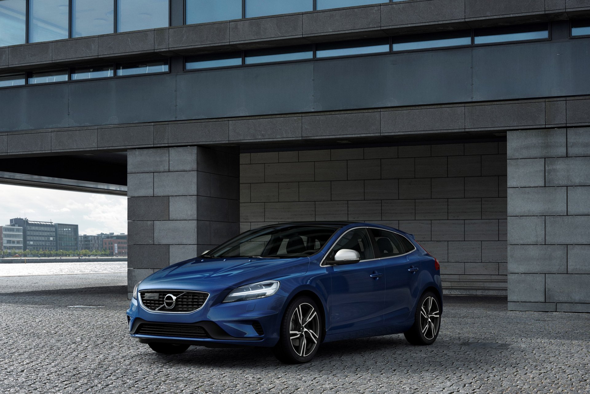 Download Compact Car Car Volvo Vehicle Volvo V40 HD Wallpaper