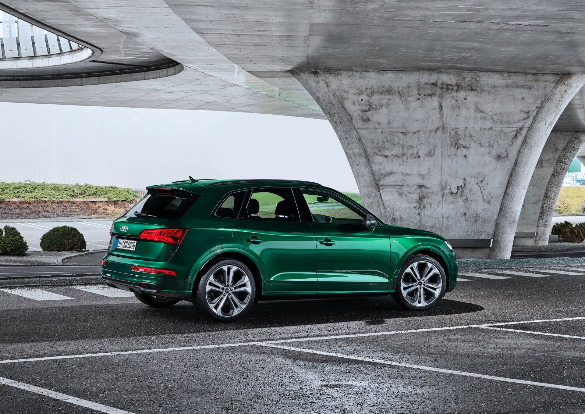 Download SUV Green Car Car Audi Vehicle Audi SQ5 HD Wallpaper